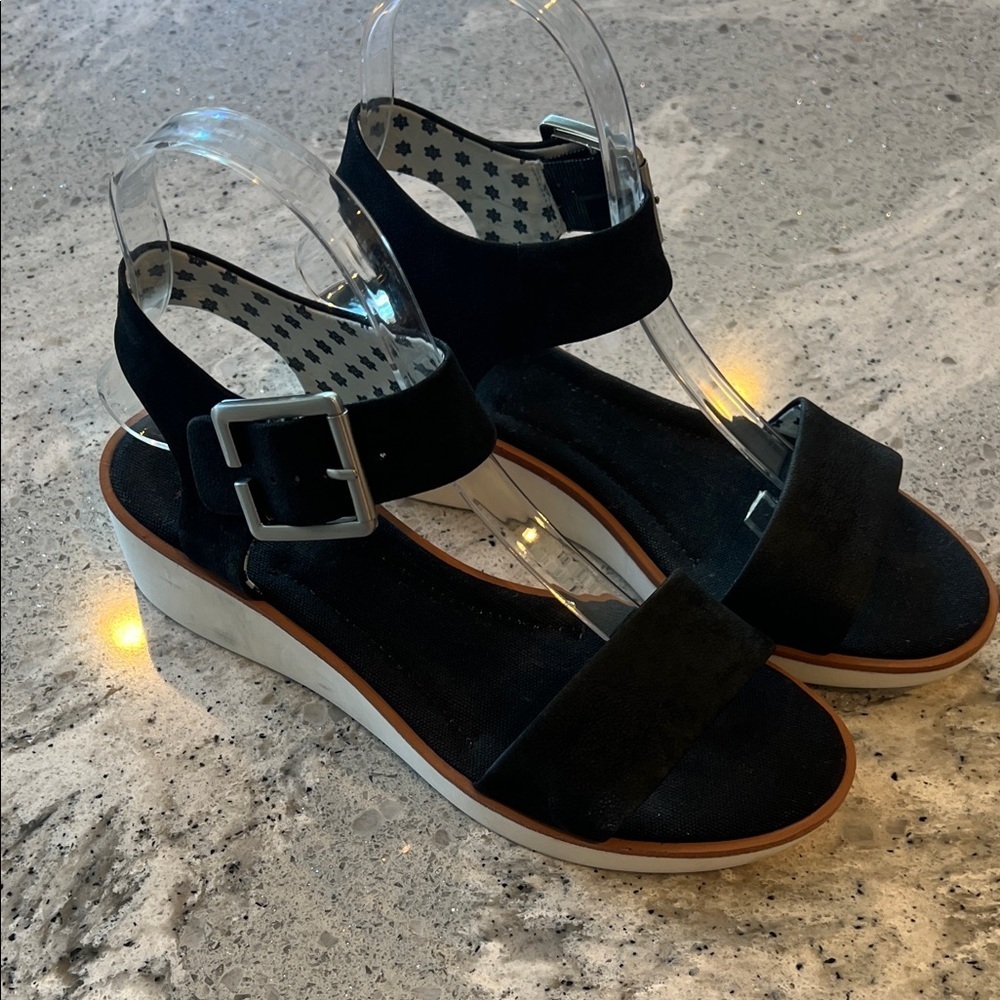 Ellen Degeneres Black Leather and White Wedge Sandals 7